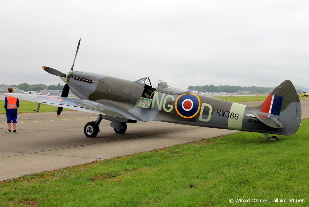 SE-BIR (CBAF.IX.4644) Supermarine 361 Spitfire LF16E