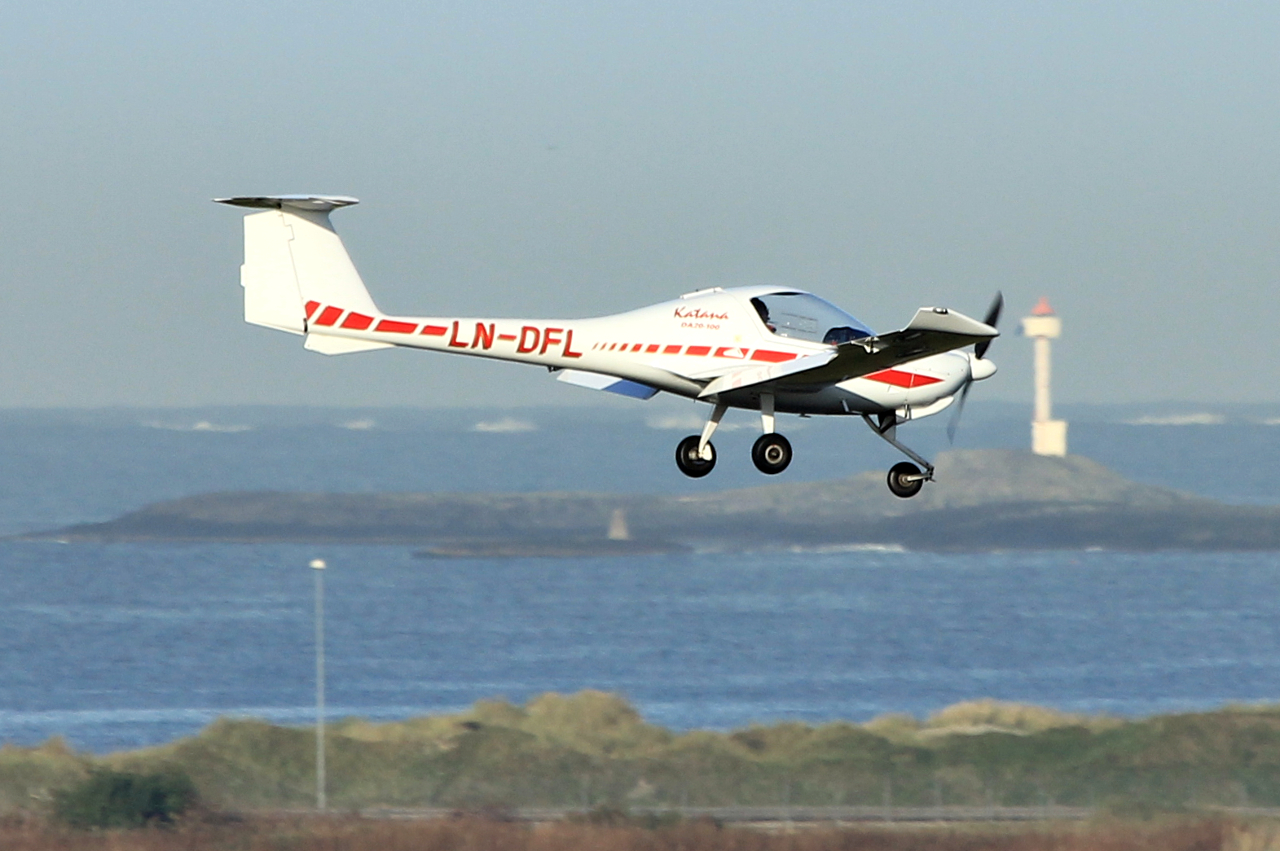 LN-DFL (10.289) Diamond DA-20-A1 Katana