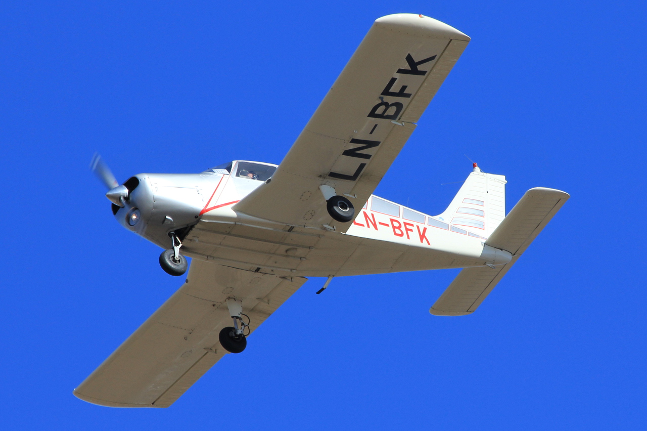 LN-BFK (28-7325139) Piper PA-28-140 Cherokee F
