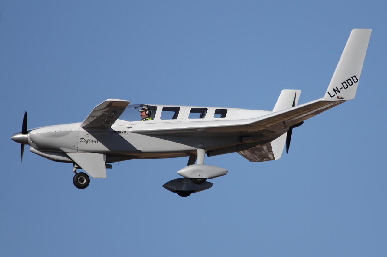 LN-DDD (0024B) Rutan 74 Defiant