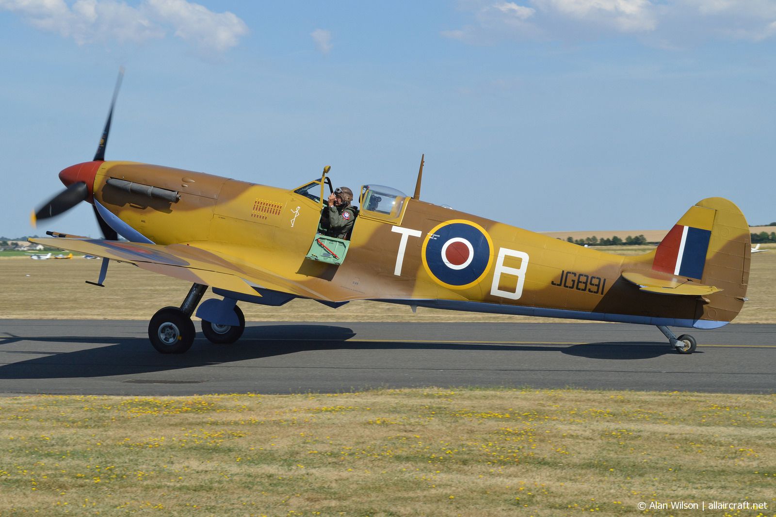 G-LFVC / JG891 1943 Supermarine 349 Spitfire LF5C