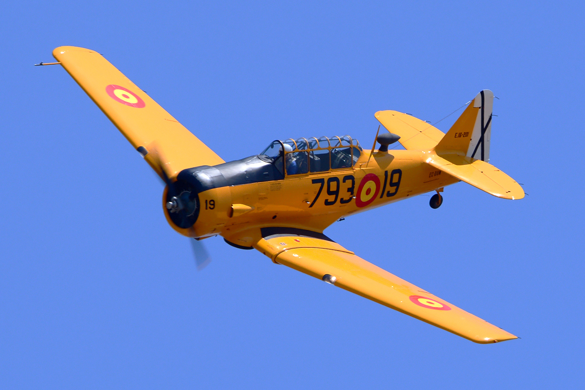 EC-DUN / 793-19 1952 North American T-6G Texan