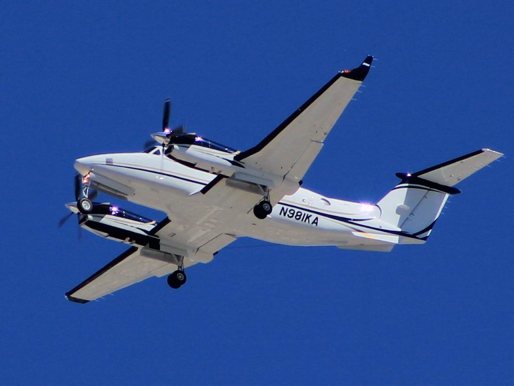 N981KA (FL-981) 2015 Beechcraft B300
