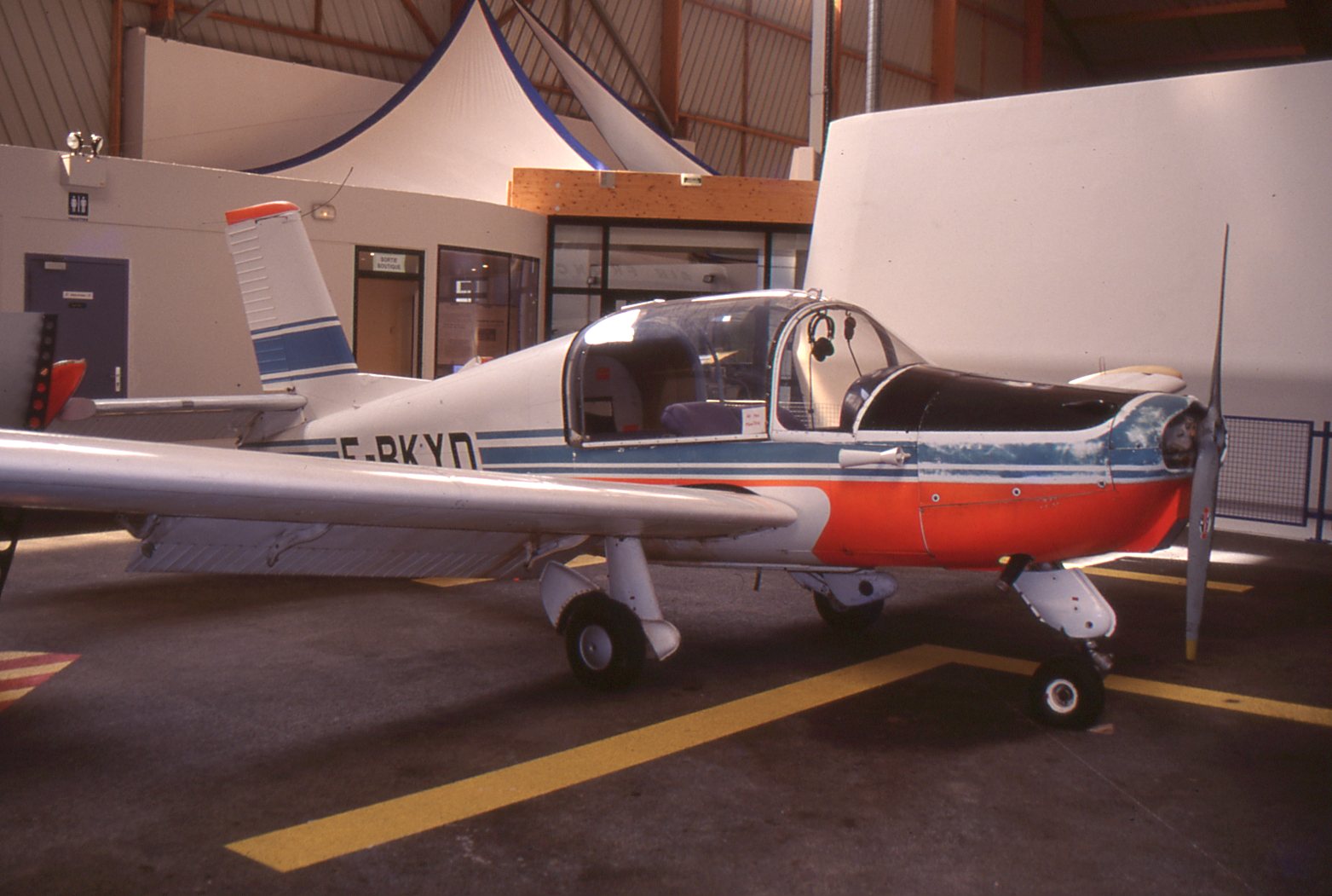 F-BKYD (289) Morane-Saulnier MS-880