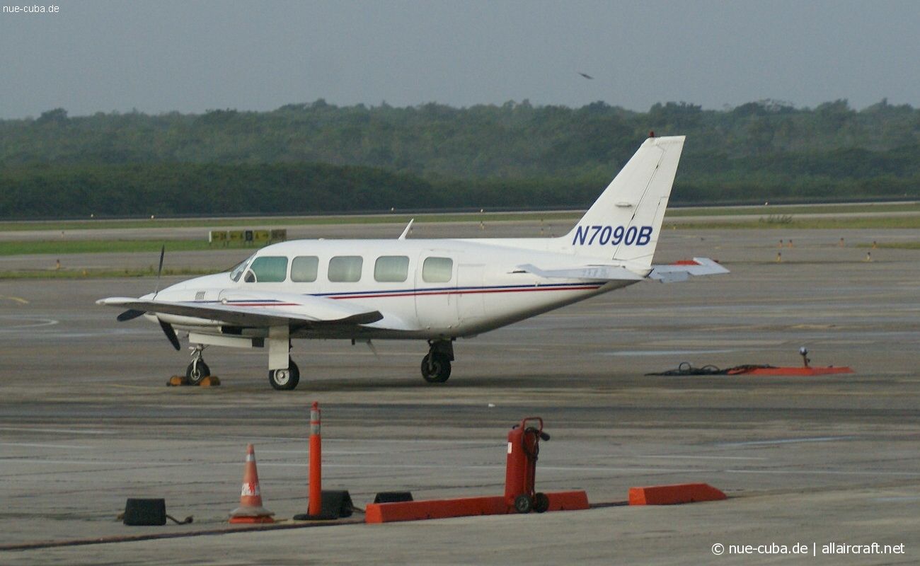N7090B (31-7752075) 1977 Piper PA-31-350 Chieftain