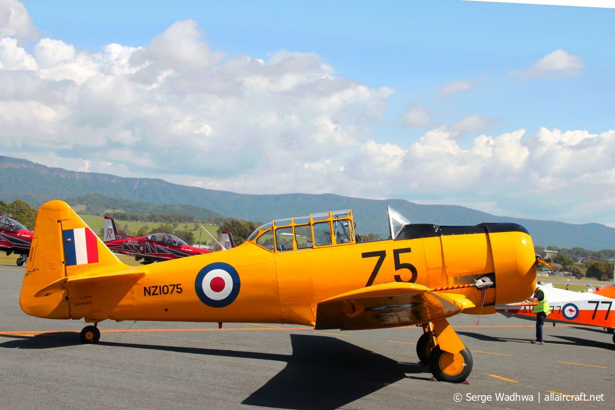 VH-HVD / NZ1075 1941 North American AT-6D Harvard III