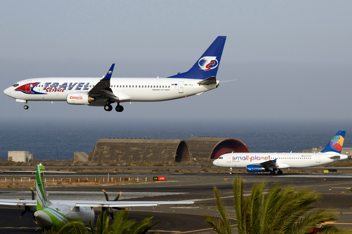 OM-TVA (32243) 2001 Boeing 737-86N(WL)