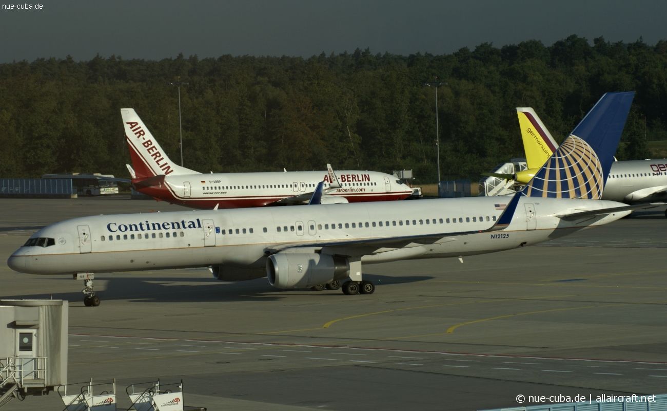 N12125 (28967) 1998 Boeing 757-224(WL)