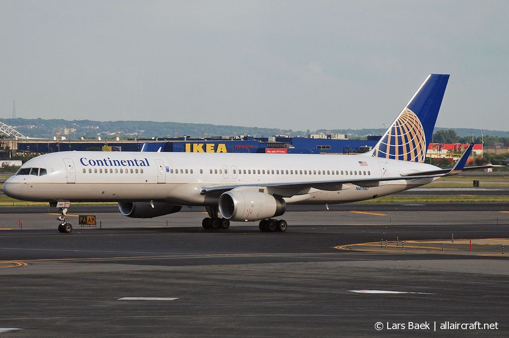 N41140 (30353) 2000 Boeing 757-224(WL)