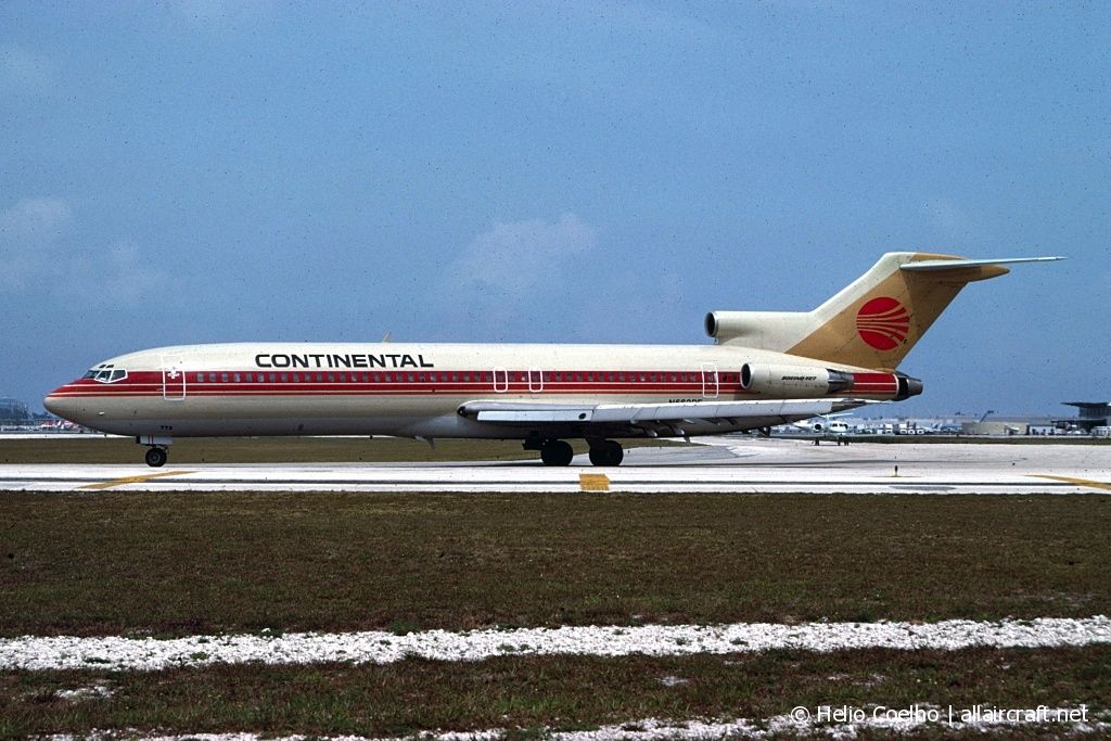 N563PE (21045) 1975 Boeing 727-227
