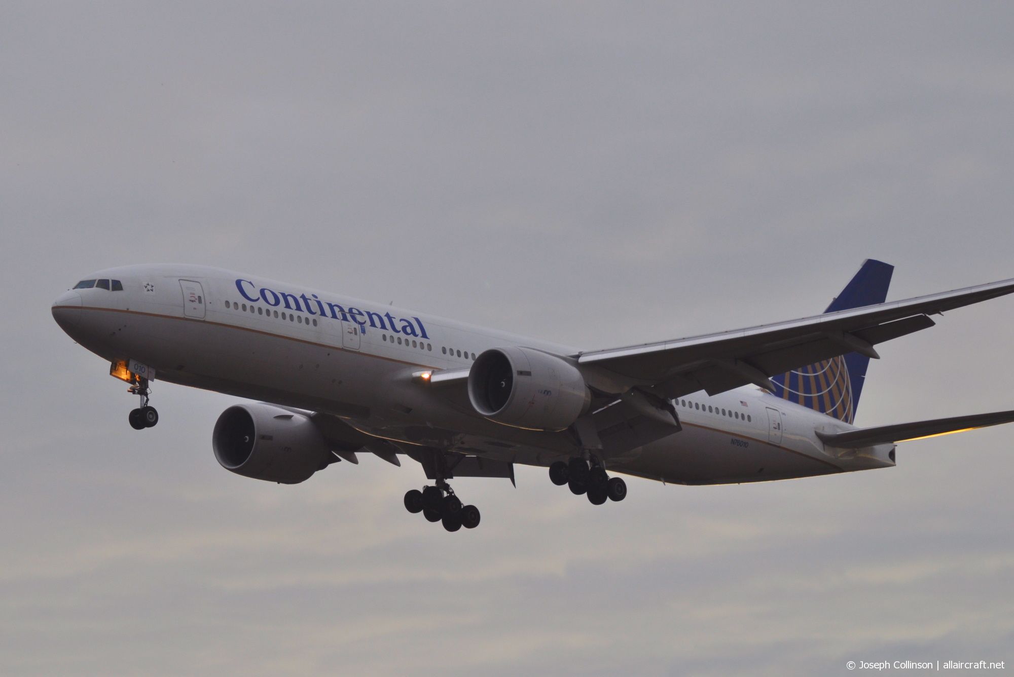 N76010 (29480) Boeing 777-224