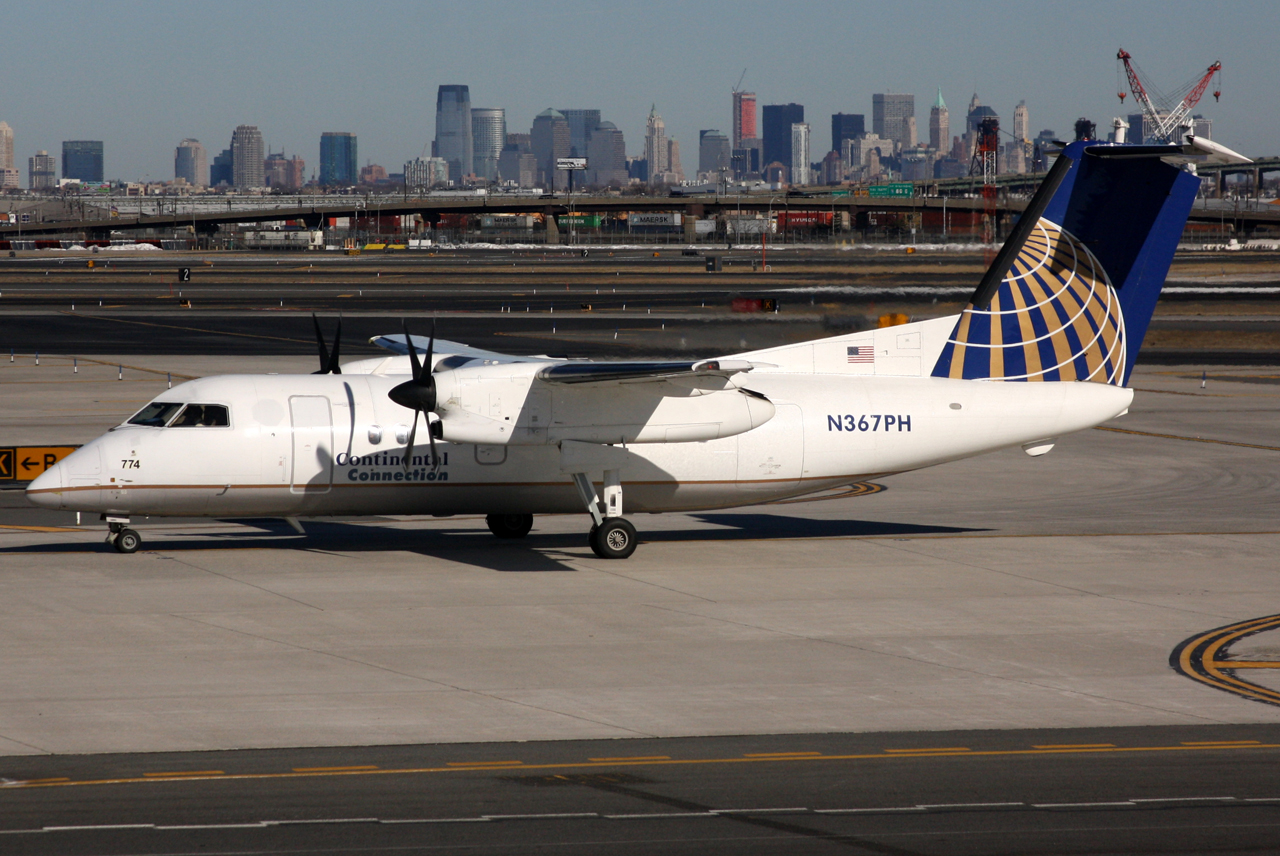 N367PH (511) 1998 Bombardier Dash 8 Q202