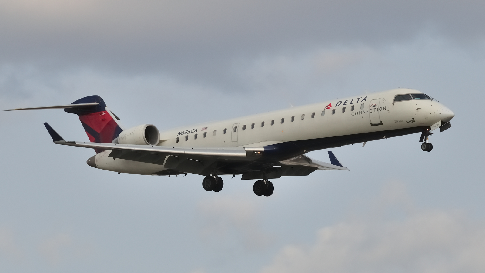 N655CA (10134) Bombardier CRJ-701