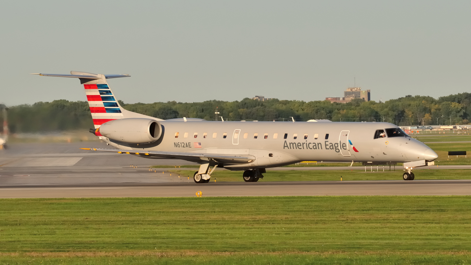 N612AE · Embraer ERJ-145LR · (YUL / CYUL)