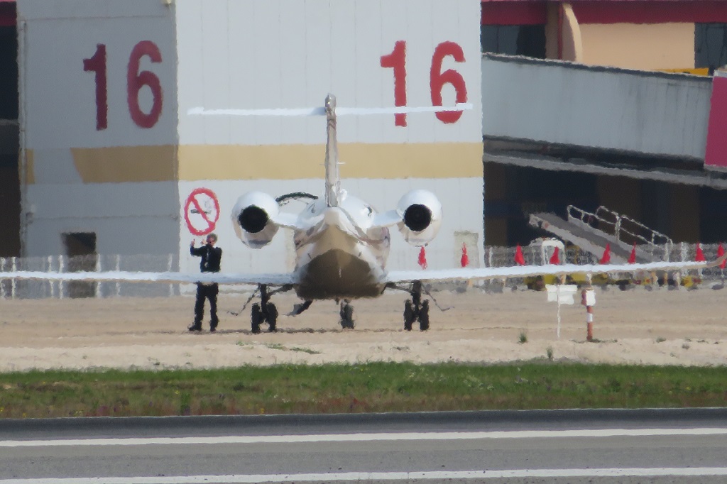 G-ZNTH (45-540) 2016 Bombardier Learjet 75