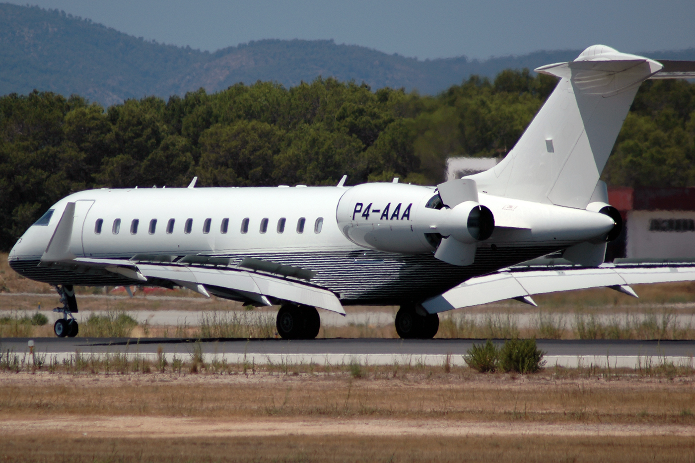 P4-AAA (9136) Bombardier BD-700-1A10 Global Express