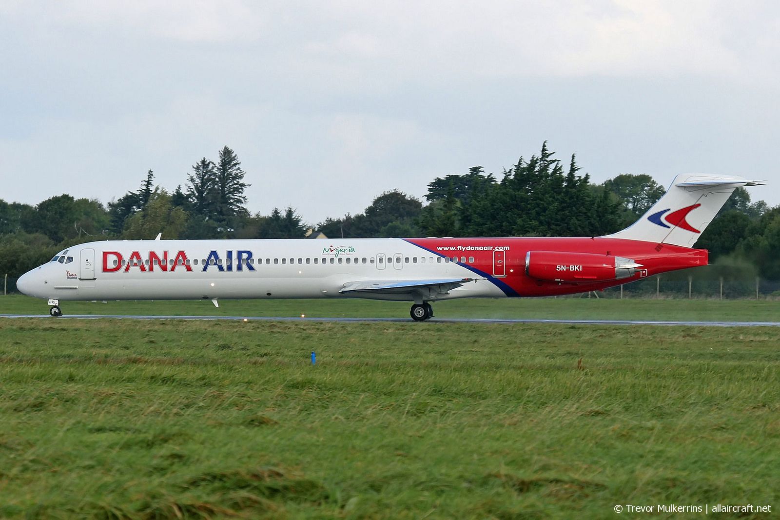 5N-BKI (53542) McDonnell Douglas MD-82