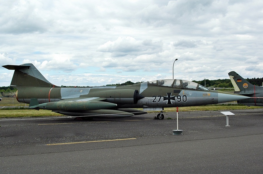 27+90 (583F-5920) Lockheed TF-104G Starfighter