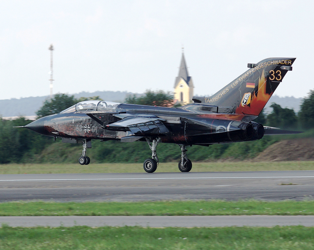 43+01 (002/GT001/4001) Panavia Tornado IDS(T)