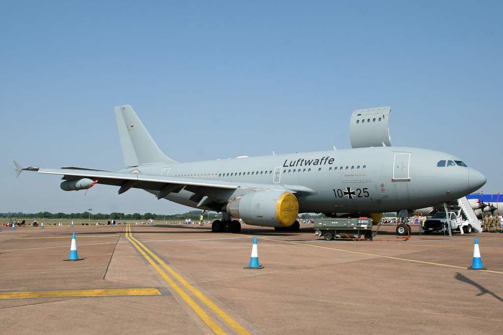 10+25 (484) 1988 Airbus A310-304 MRTT