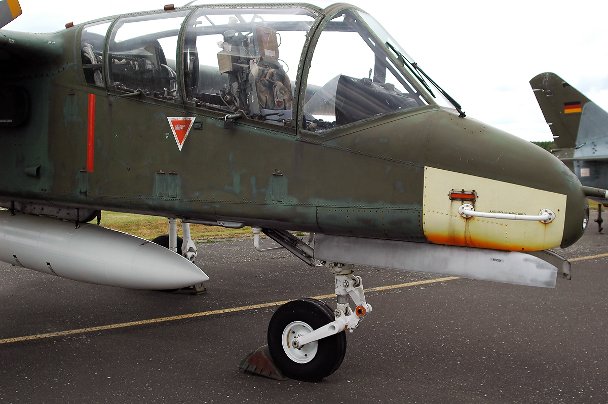 99+33 (338-18) 1971 North American Rockwell OV-10B Bronco