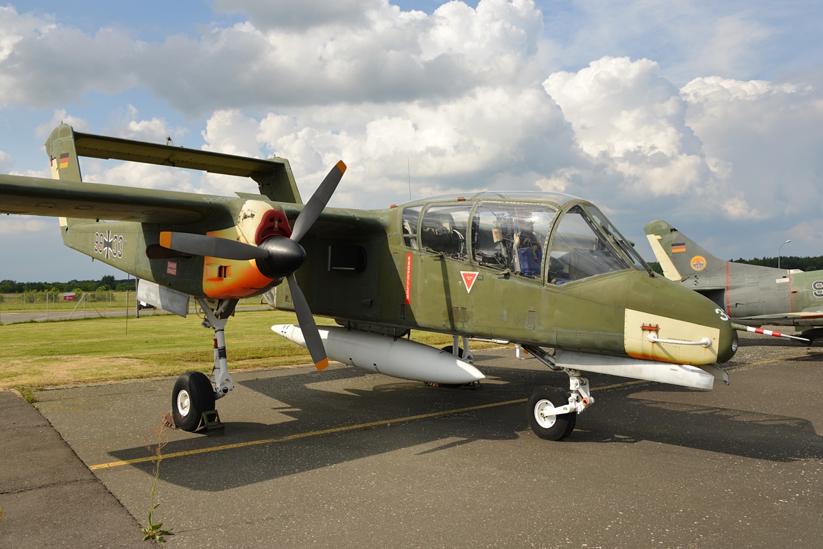 99+33 (338-18) 1971 North American Rockwell OV-10B Bronco