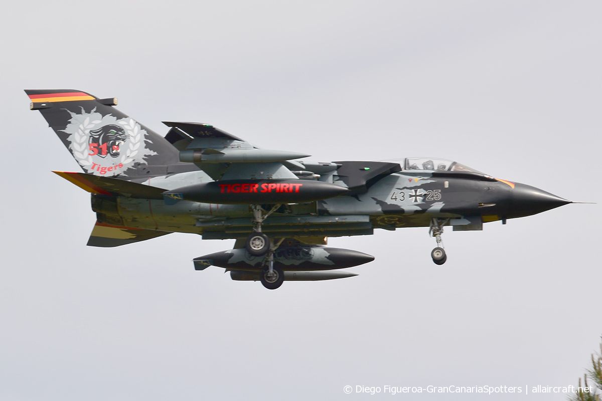 43+25 (062/GS008/4025) Panavia Tornado IDS