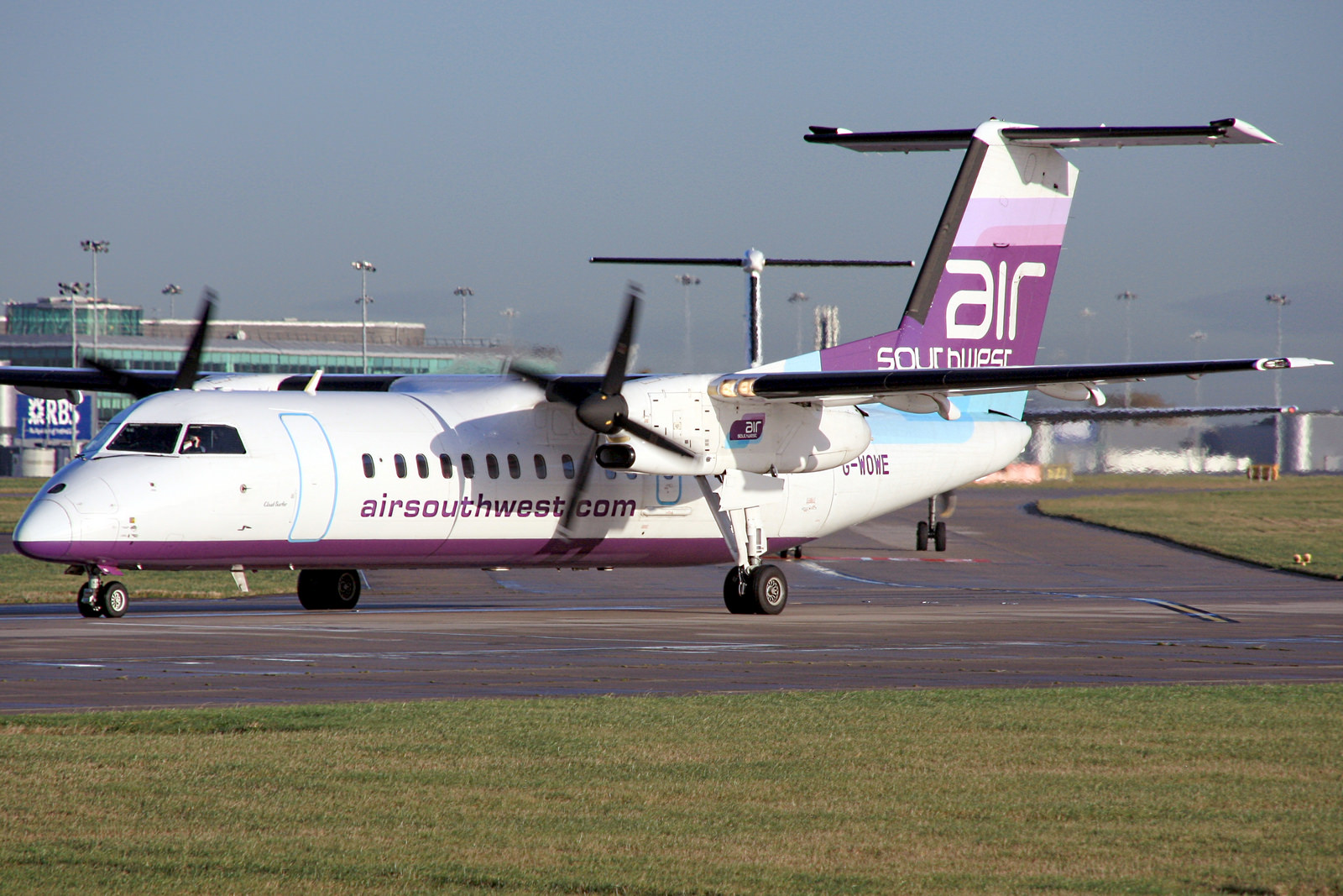 G-WOWE (cn 00256) Dash 8-311