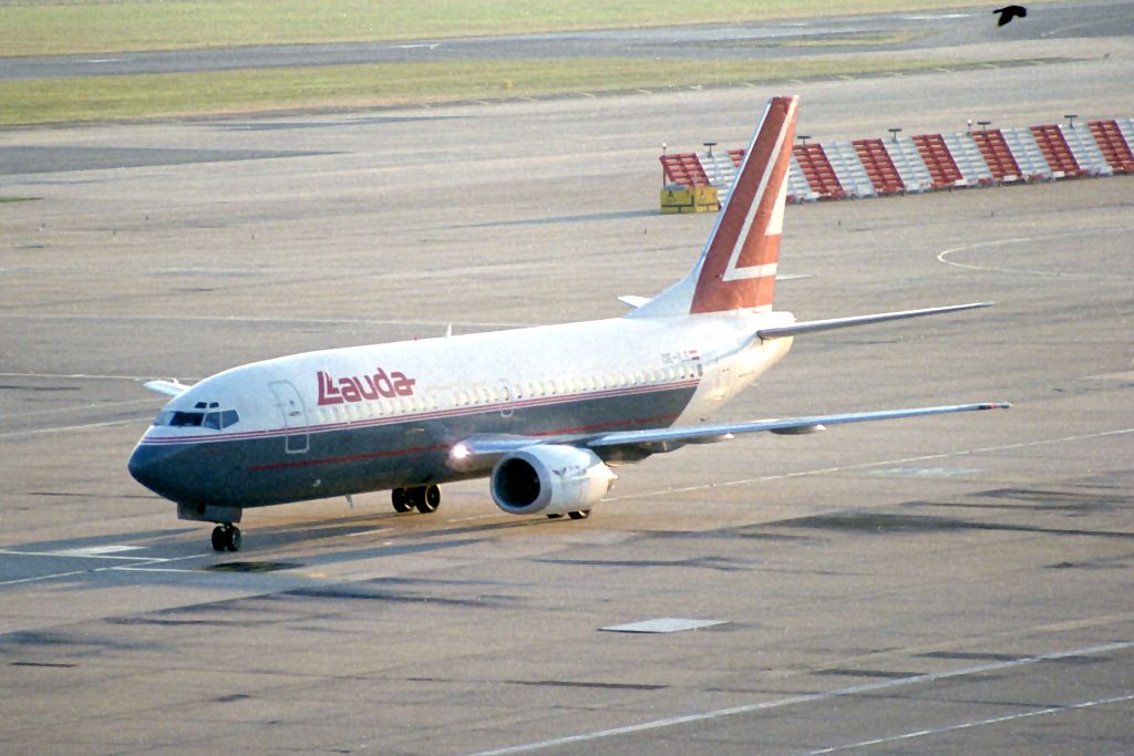 OE-ILG (24081) 1988 Boeing 737-3Z9