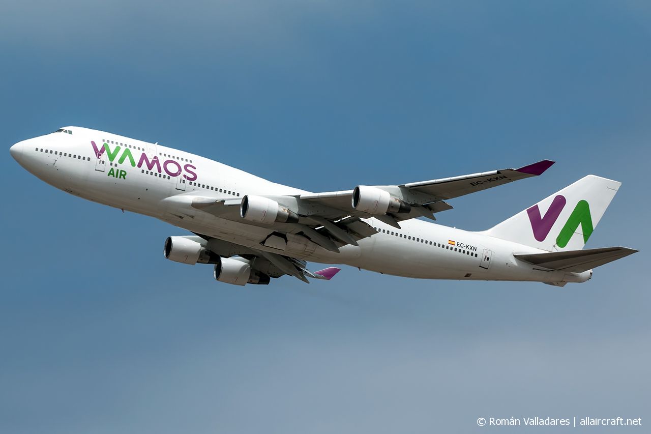EC-KXN (cn 25703) Boeing 747-4H6