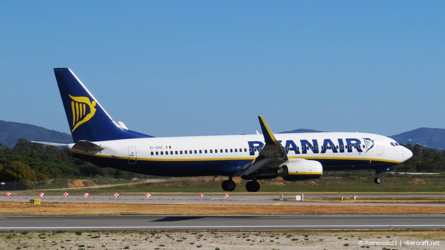 EI-DHC (33573) 2005 Boeing 737-8AS(WL)