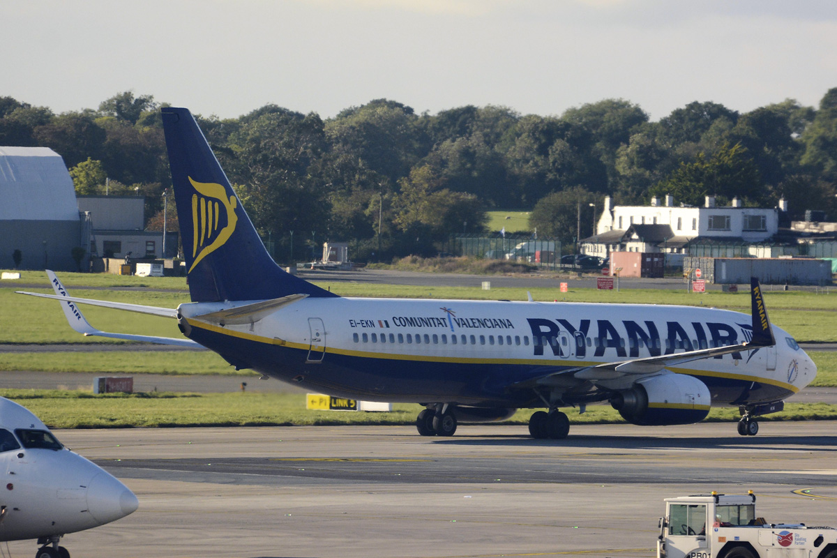 EI-EKN (35026) 2010 Boeing 737-8AS(WL)