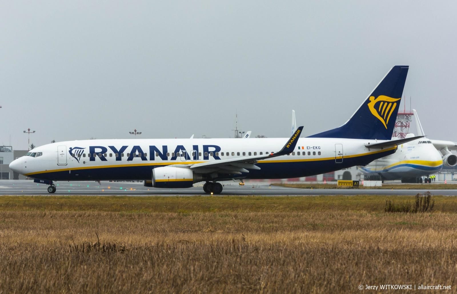 EI-EKG (35021) 2010 Boeing 737-8AS(WL)