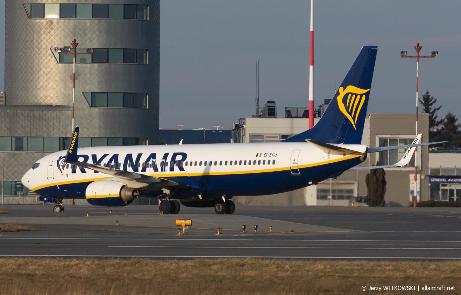 EI-EKJ (38497) 2010 Boeing 737-8AS(WL)