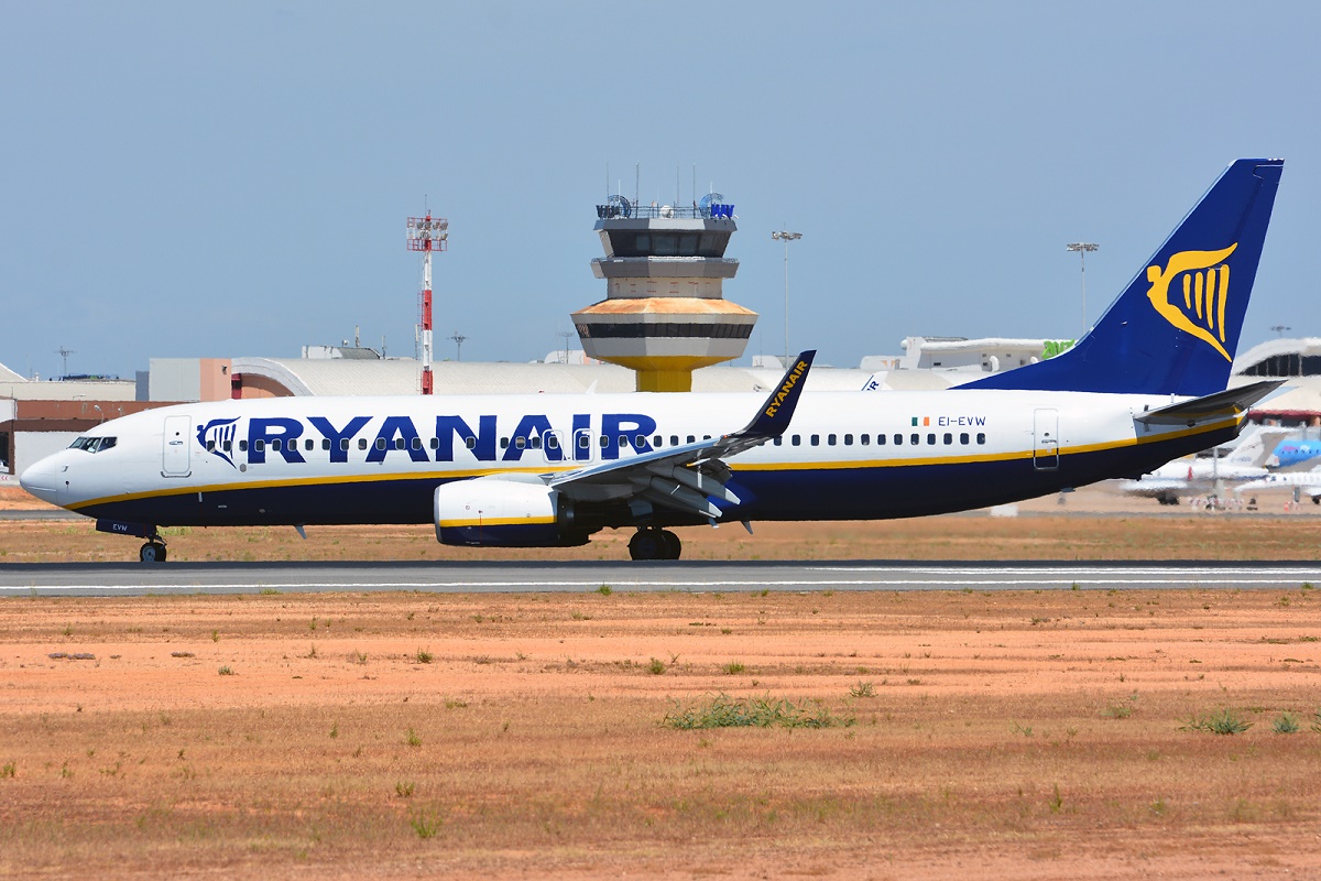 EI-EVW (40318) 2012 Boeing 737-8AS(WL)