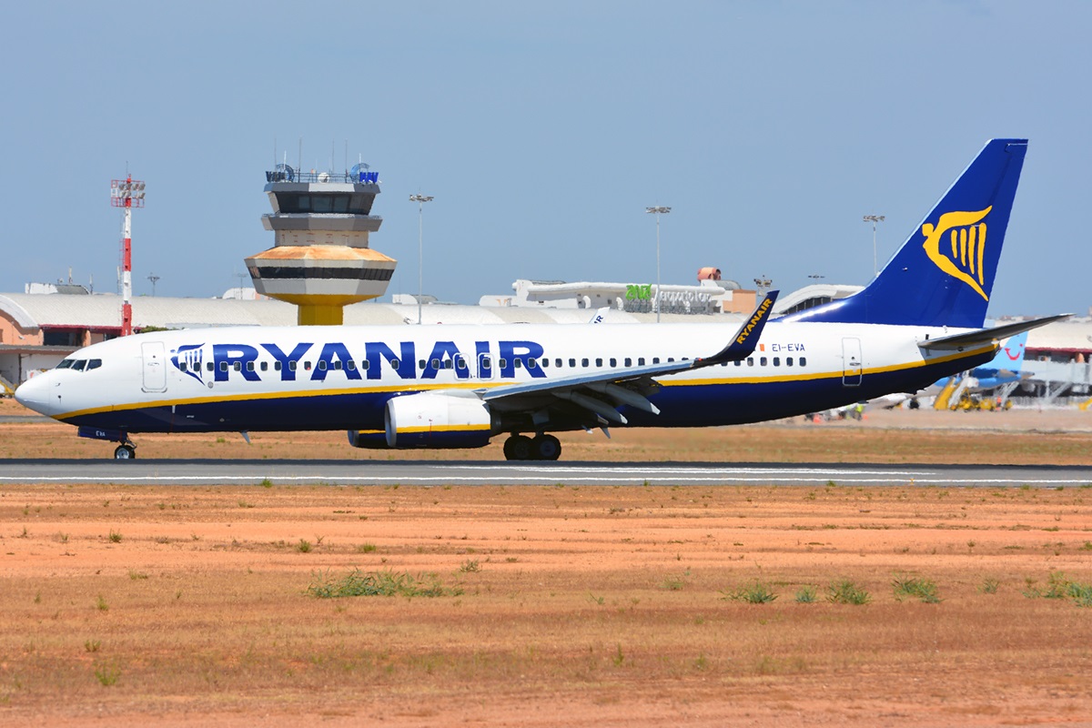 EI-EVA (40288) 2011 Boeing 737-8AS(WL)