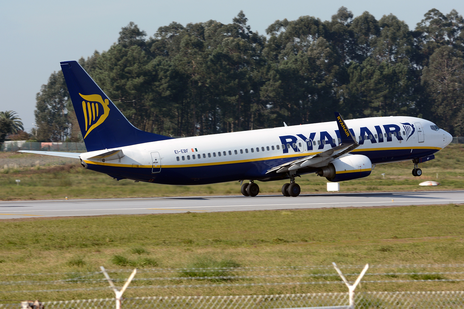 EI-EBF (37524) 2009 Boeing 737-8AS(WL)