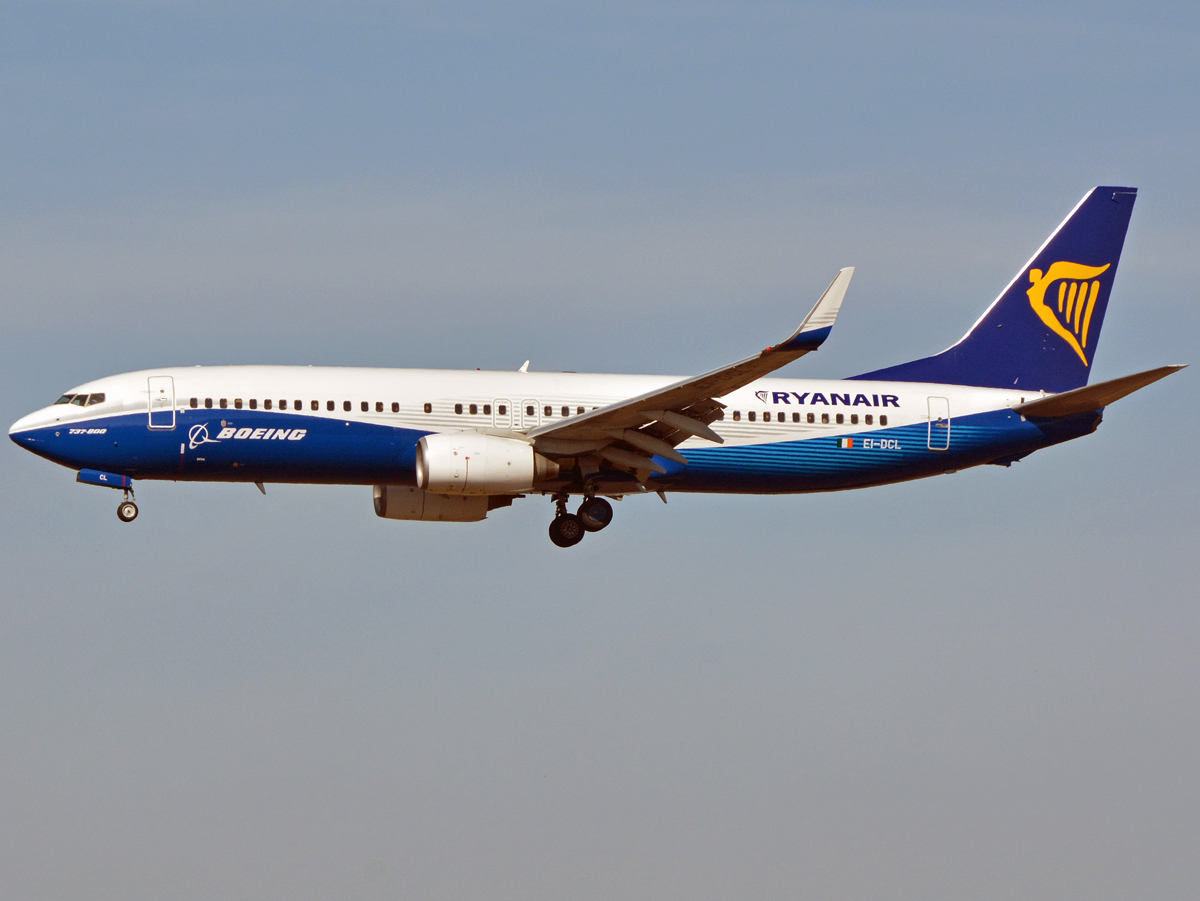 EI-DCL (33806) 2004 Boeing 737-8AS(WL)