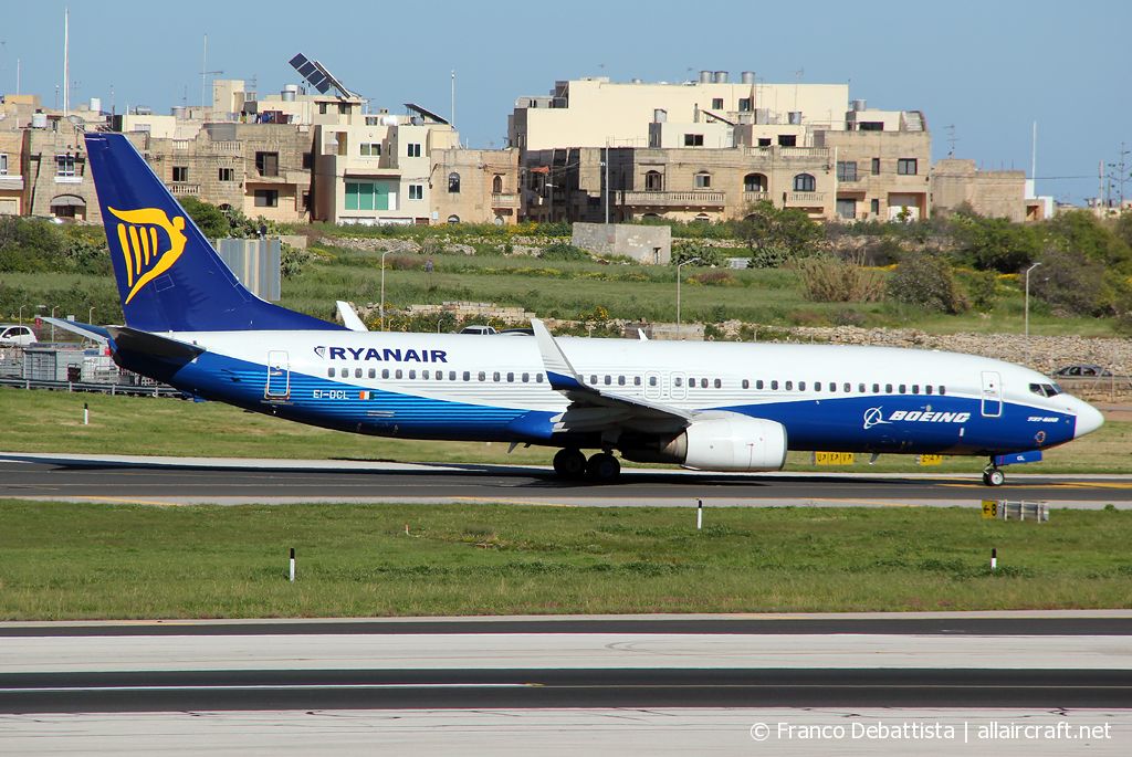 EI-DCL (33806) 2004 Boeing 737-8AS(WL)