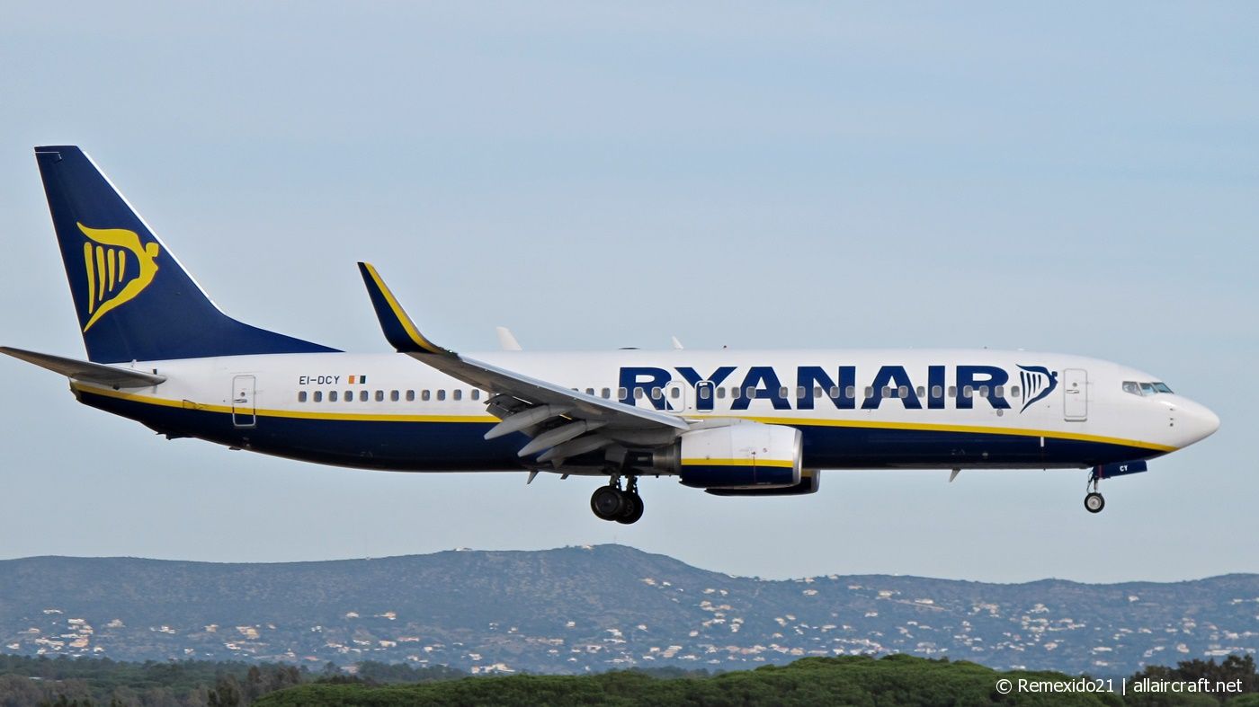 EI-DCY (33570) 2005 Boeing 737-8AS(WL)
