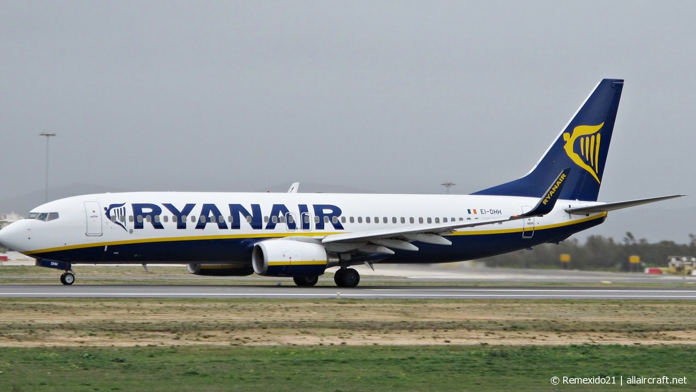 EI-DHH (33817) 2005 Boeing 737-8AS(WL)