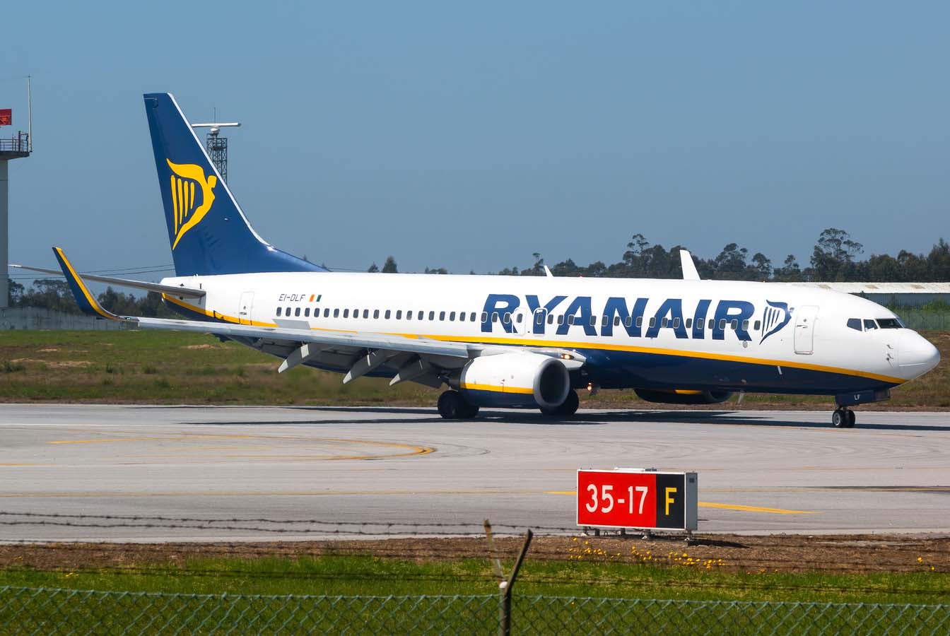 EI-DLF (33588) 2006 Boeing 737-8AS(WL)