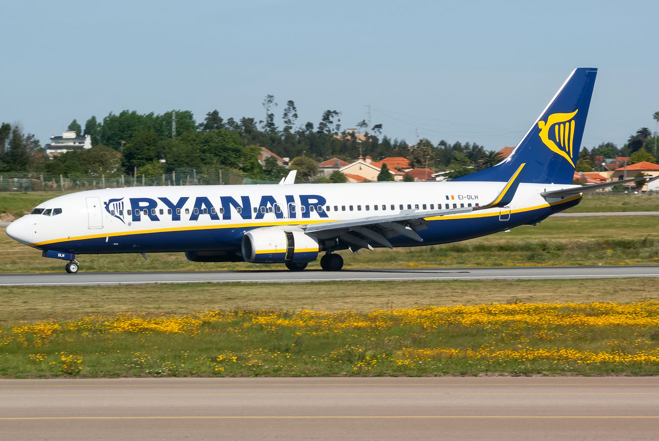 EI-DLH (33590) 2006 Boeing 737-8AS(WL)