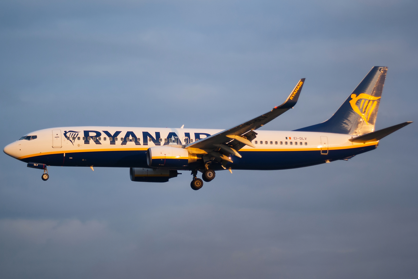 EI-DLV · Boeing 737-8AS(WL) · (OPO / LPPR)