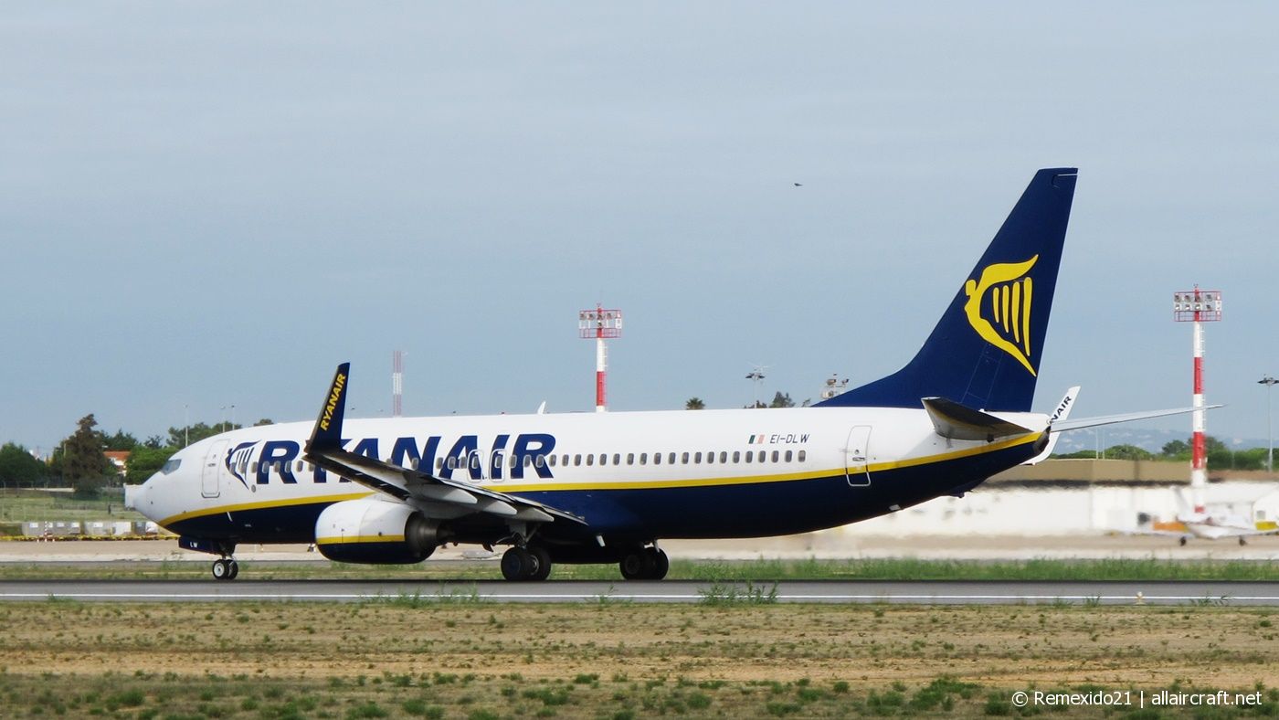 EI-DLW (33599) 2006 Boeing 737-8AS(WL)