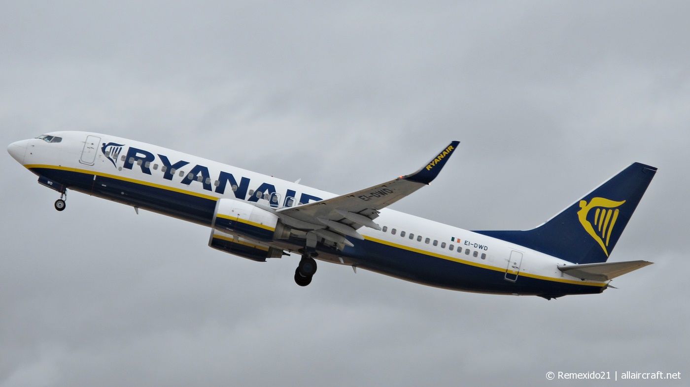 EI-DWD (33642) 2007 Boeing 737-8AS(WL)