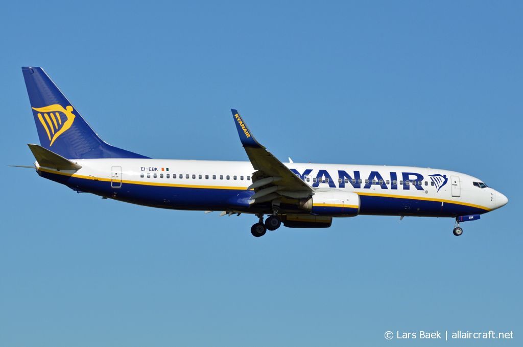 EI-EBK (37528) 2009 Boeing 737-8AS WL