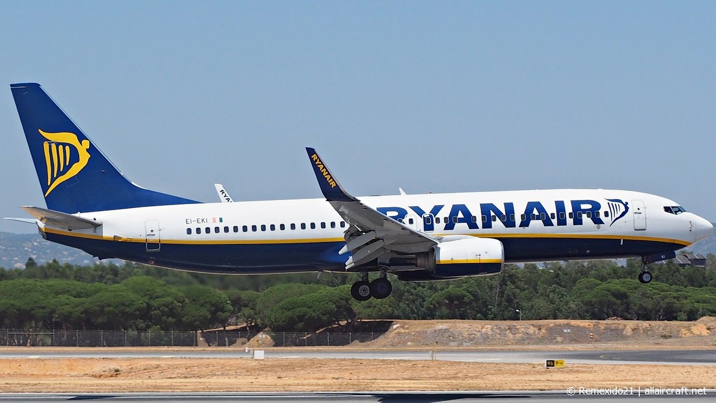 EI-EKI (38496) 2010 Boeing 737-8AS(WL)