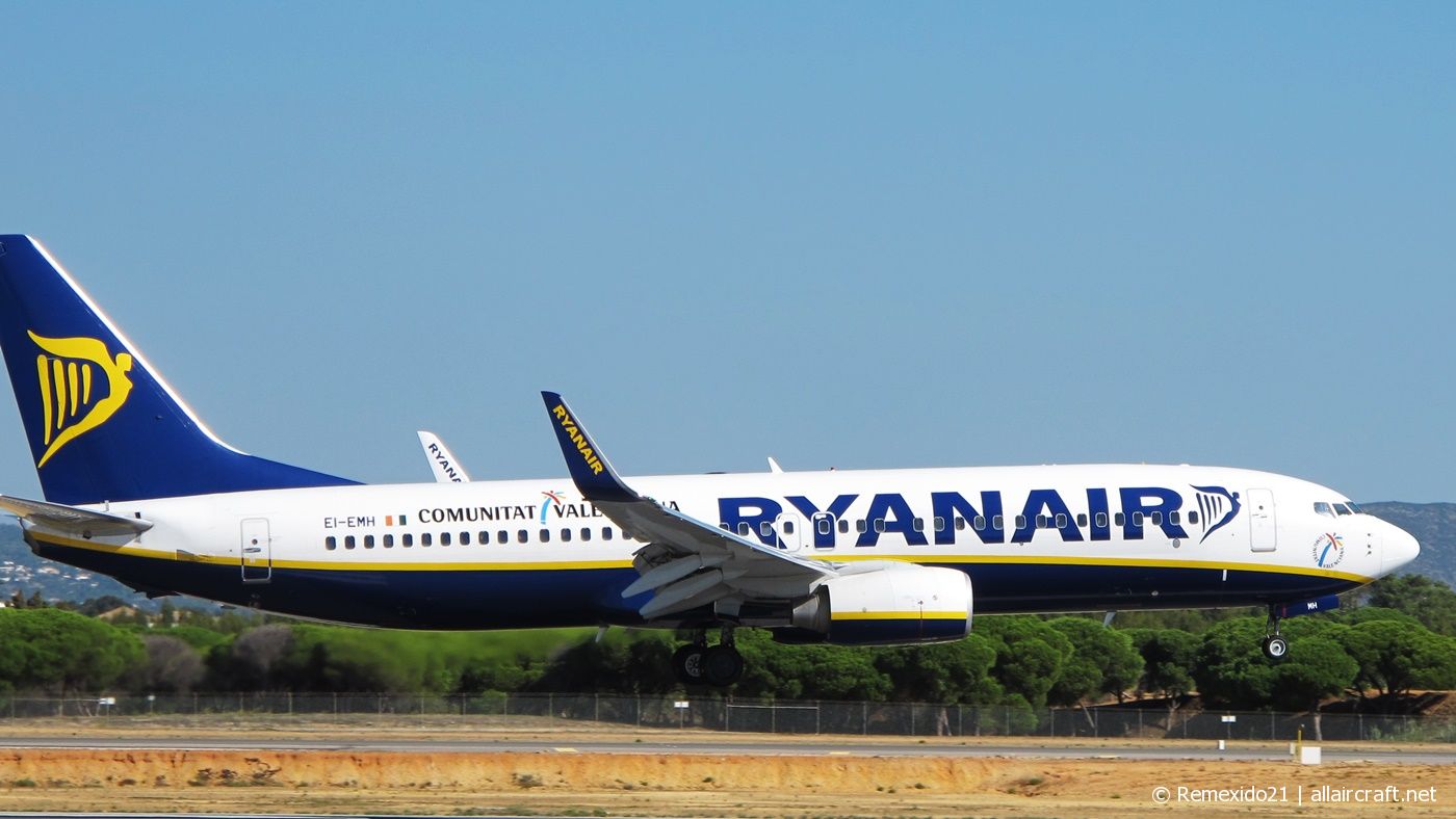 EI-EMH (34974) 2010 Boeing 737-8AS(WL)