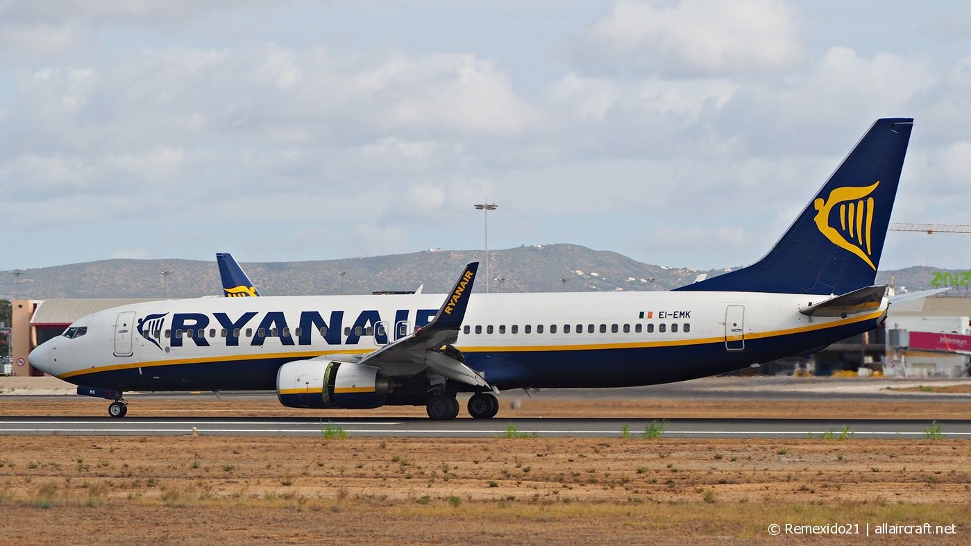 EI-EMK (38512) 2010 Boeing 737-8AS(WL)